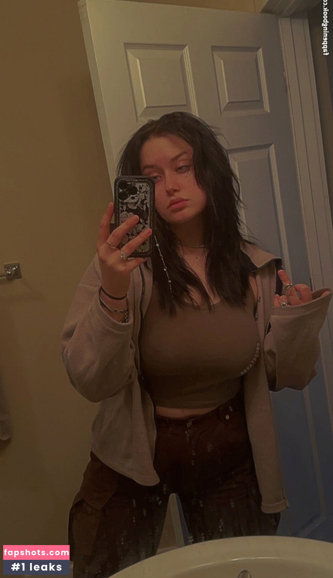 EmoPetasse gallery photo #8