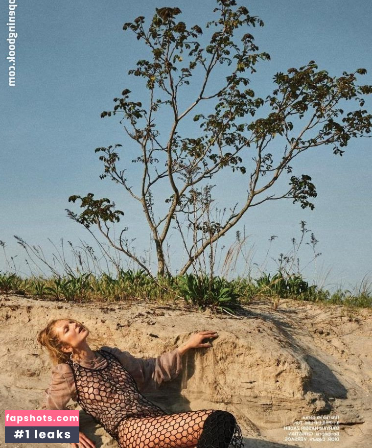 Eniko Mihalik gallery photo #119