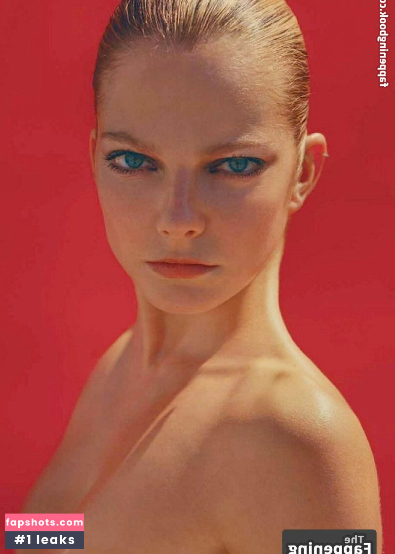 Eniko Mihalik gallery photo #20