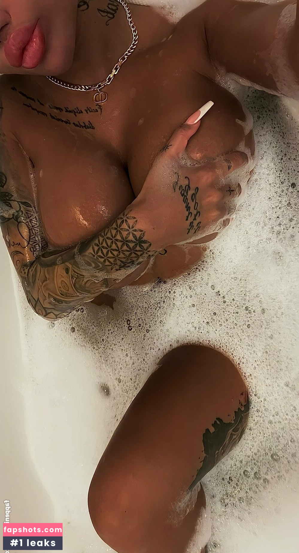 enisesudeofficial gallery photo #13