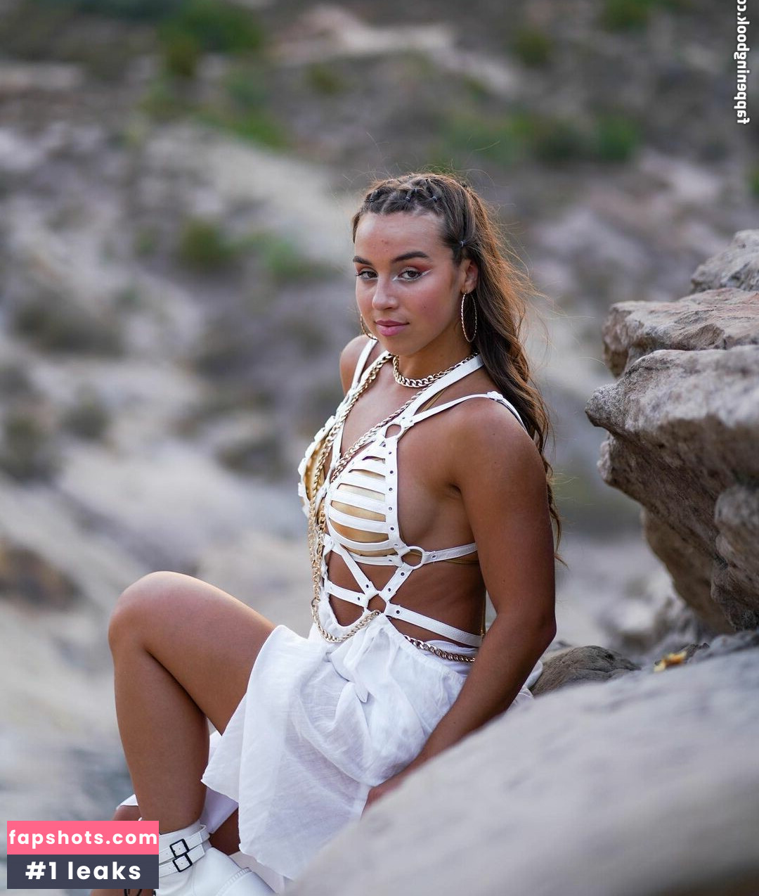 Enola Bedard gallery photo #22