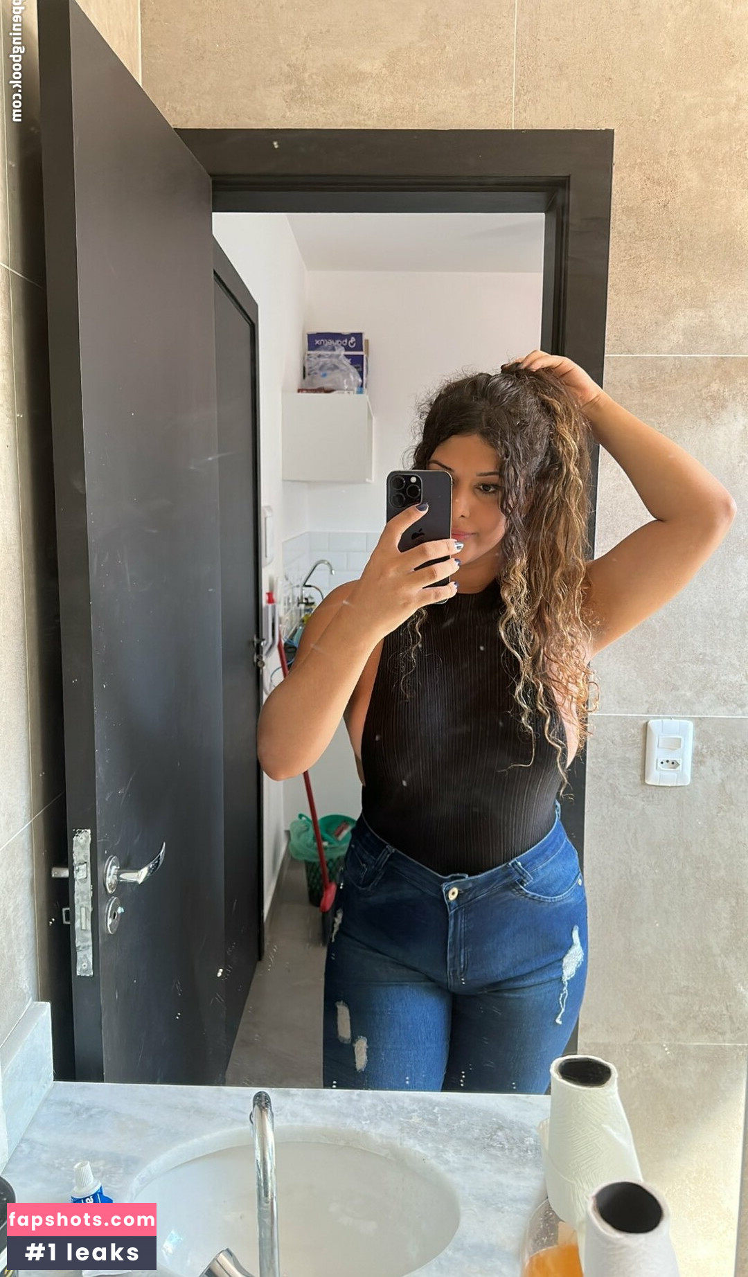 Erika Banson gallery photo #6