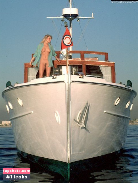 Erika Eleniak gallery photo #19