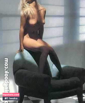 Erika Eleniak gallery photo #43