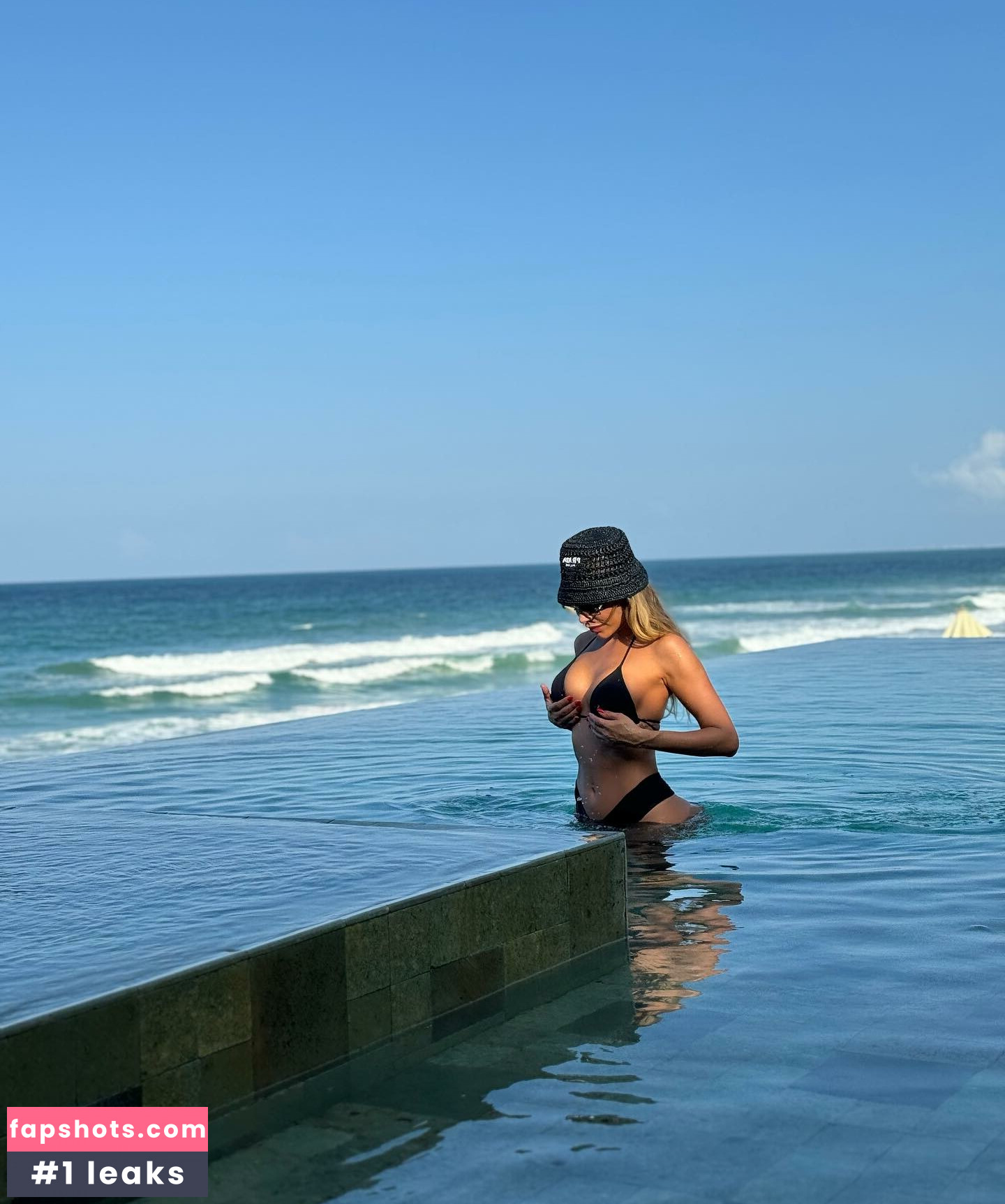 Erika Schneider gallery photo #3