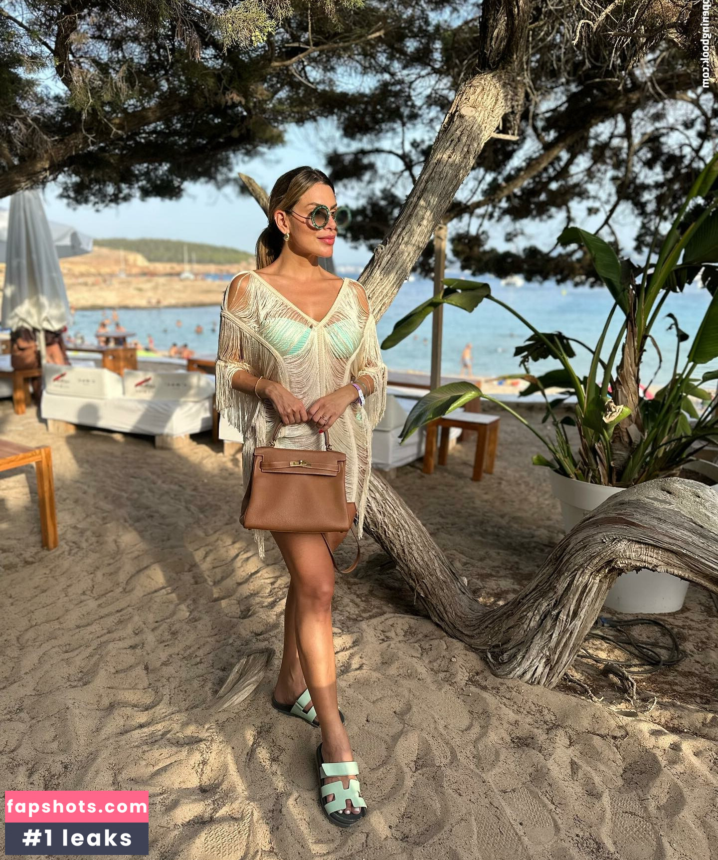 Erika Schneider gallery photo #22