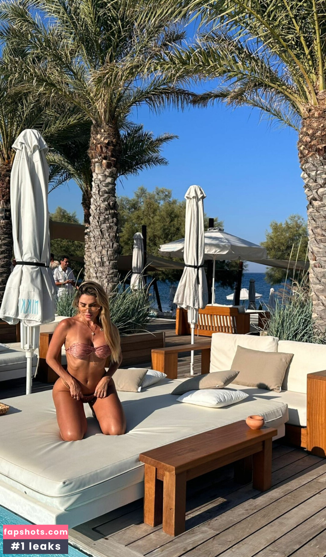 Erika Schneider gallery photo #25