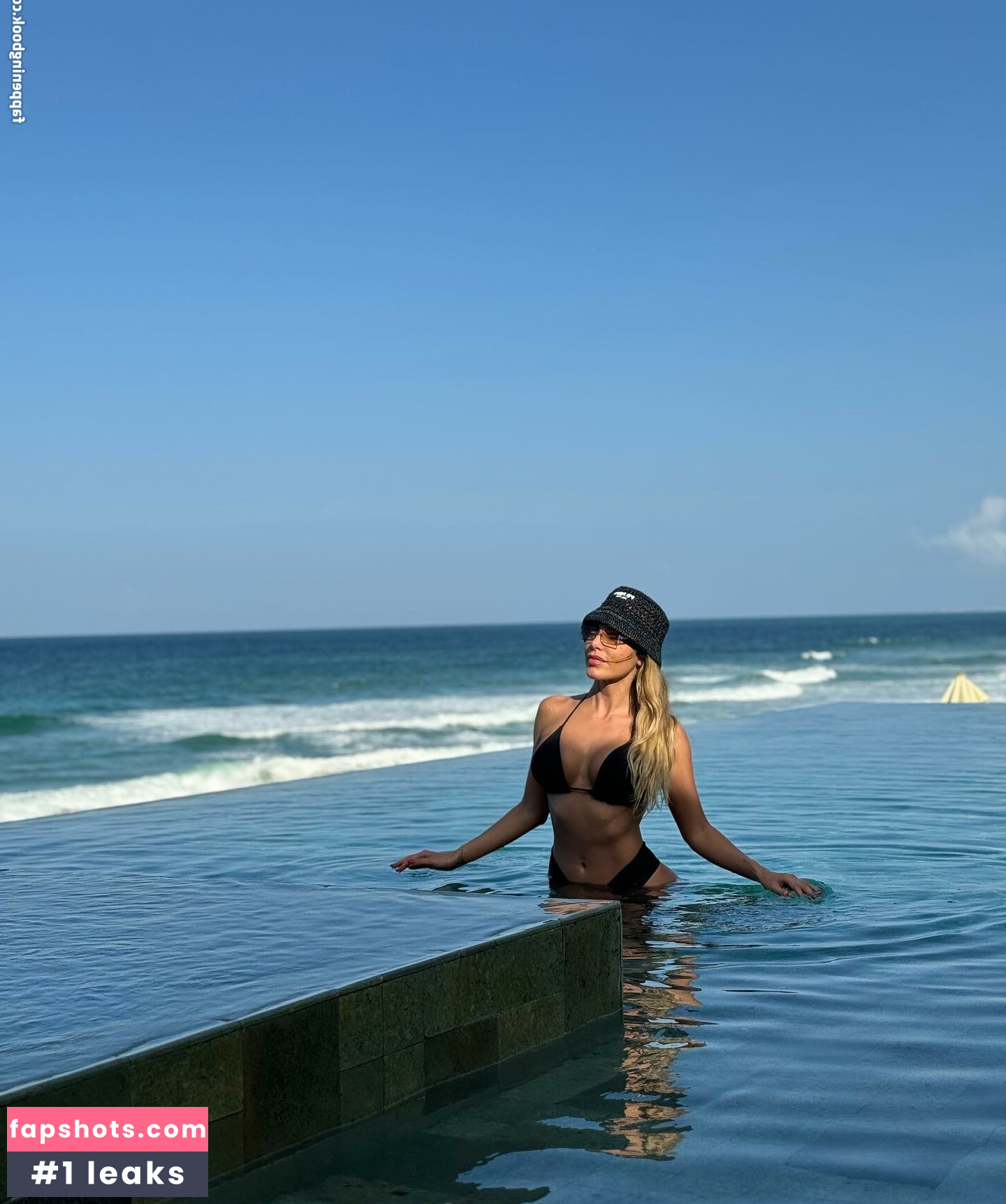 Erika Schneider gallery photo #4