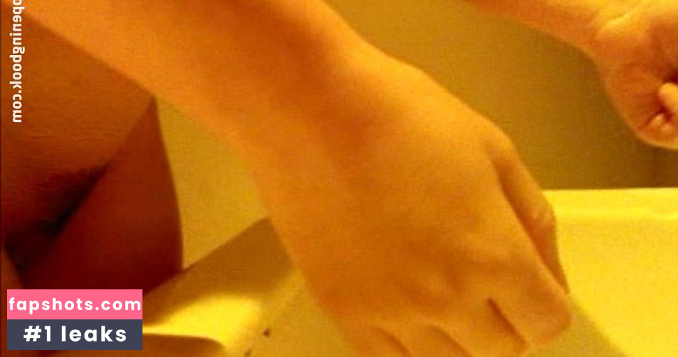 Erika Smith gallery photo #29