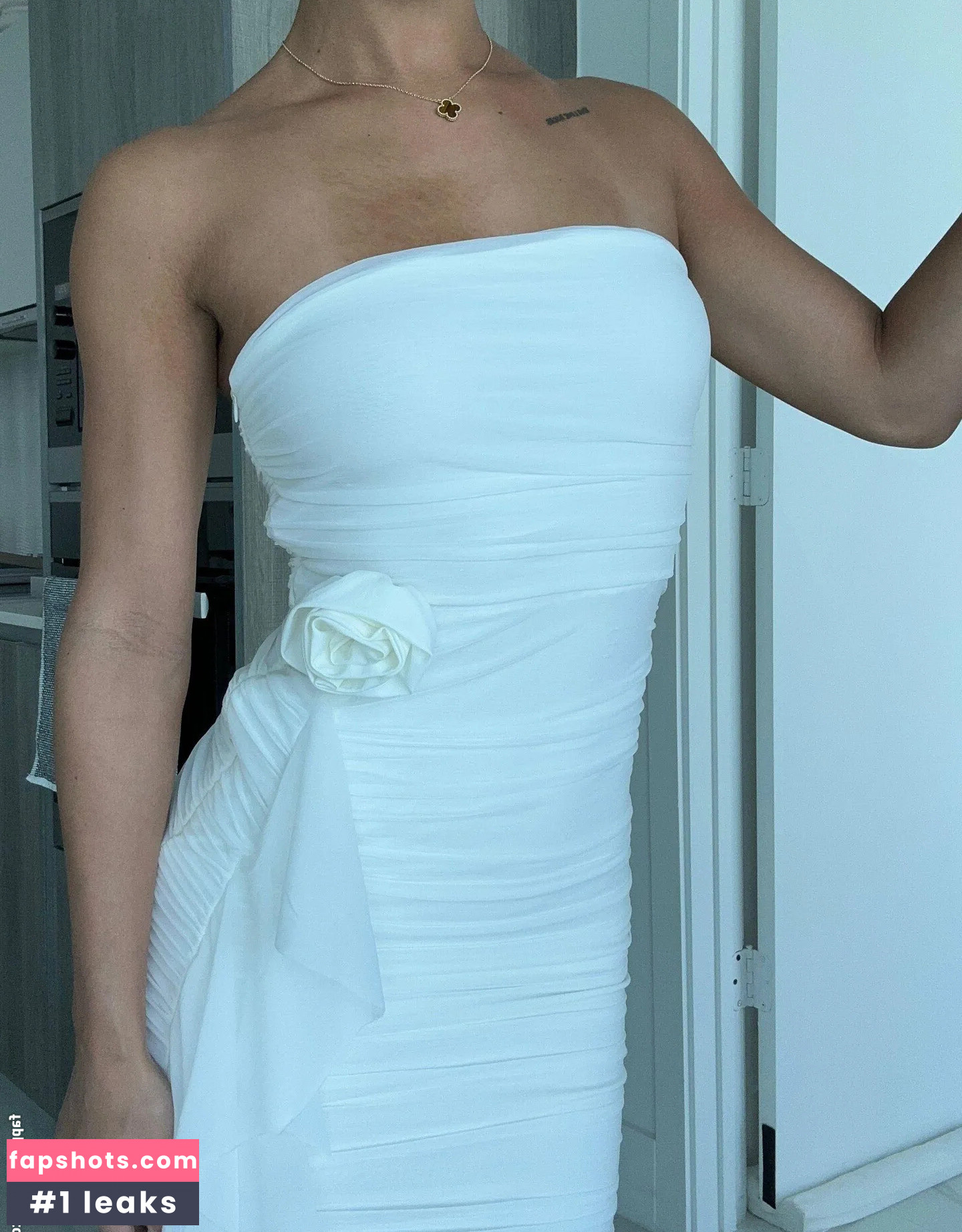 Erika Wheaton gallery photo #3