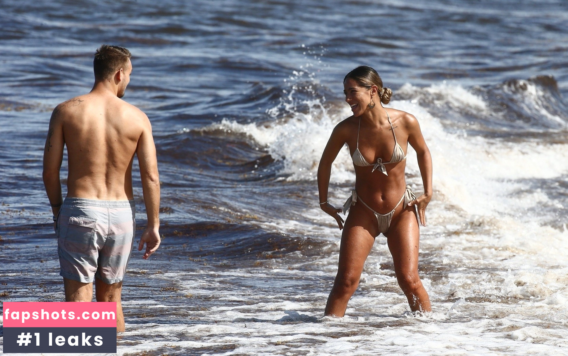 Erika Wheaton gallery photo #31