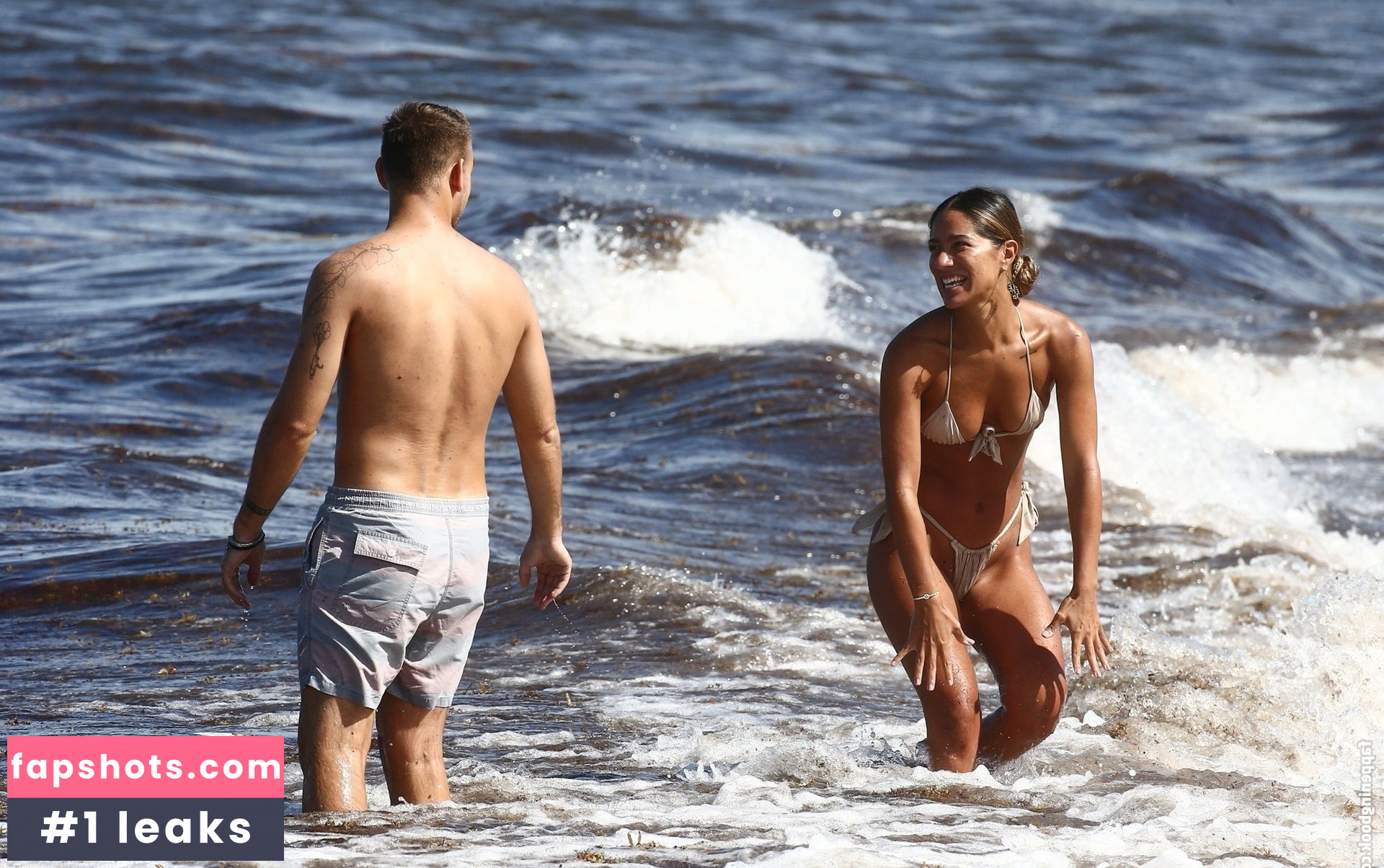 Erika Wheaton gallery photo #32