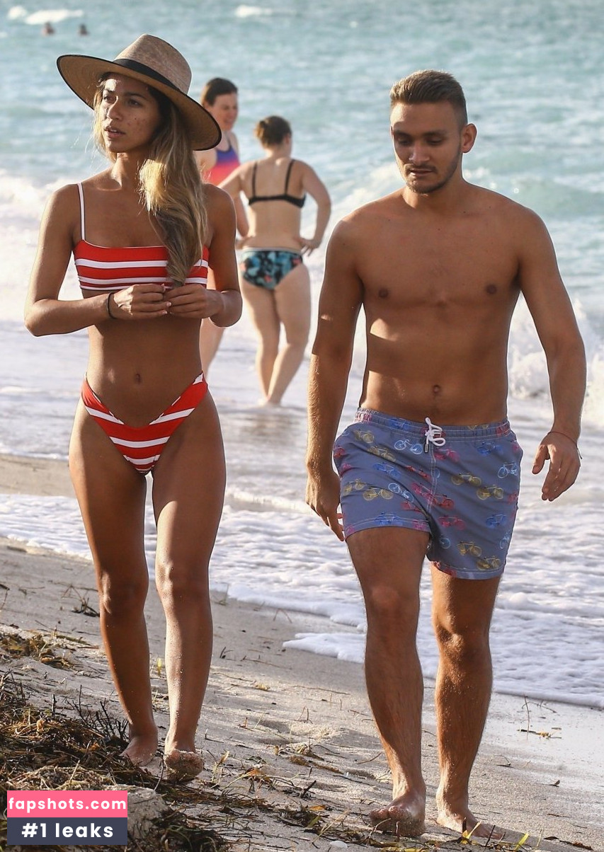 Erika Wheaton gallery photo #55