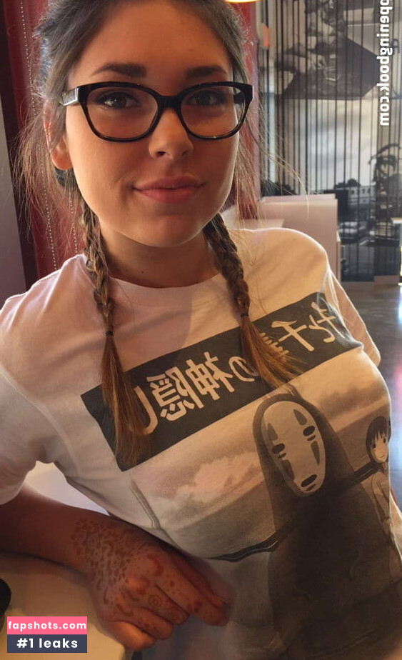 Erin Ashford gallery photo #110