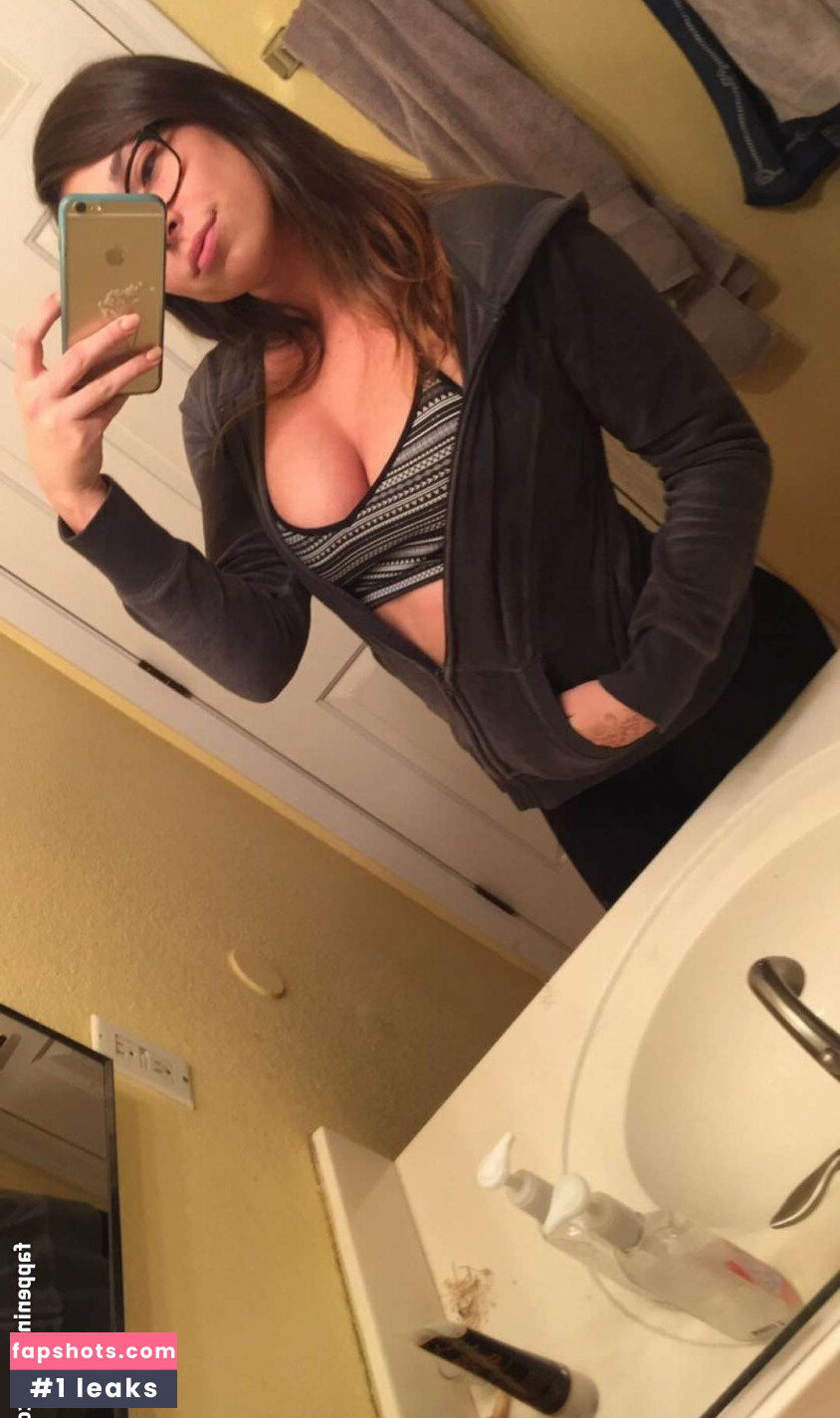 Erin Ashford gallery photo #29