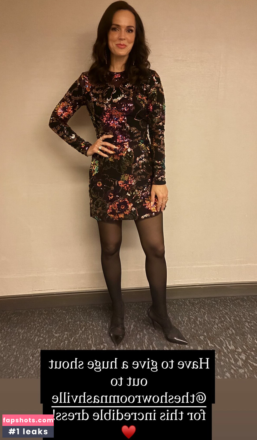 Erin Cahill gallery photo #2