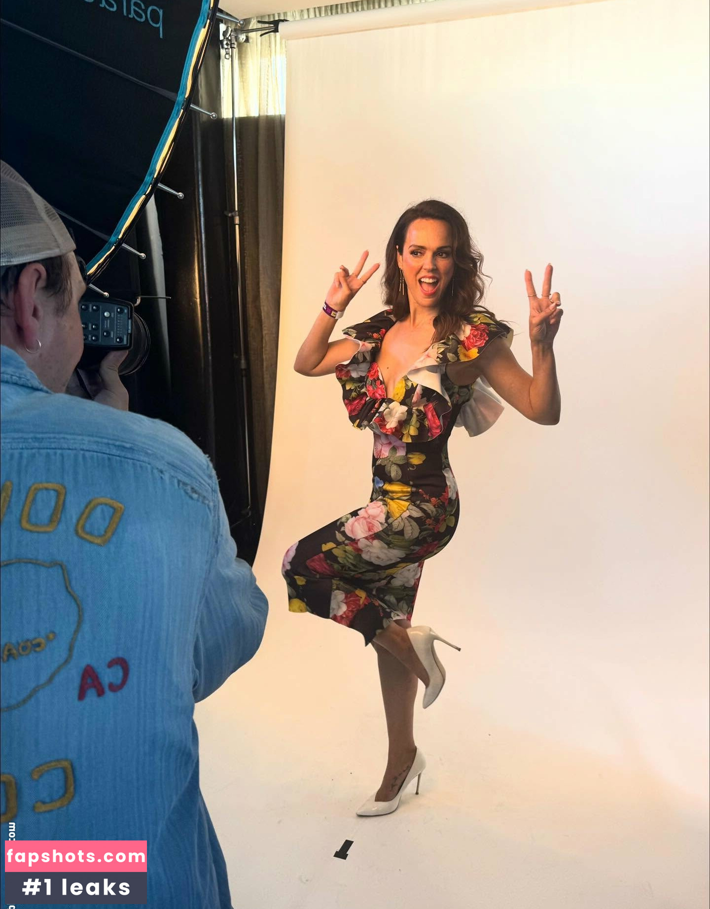 Erin Cahill gallery photo #11