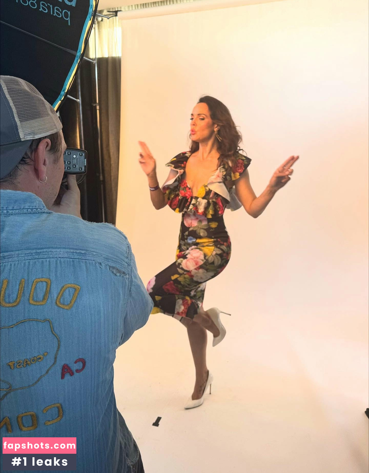 Erin Cahill gallery photo #16