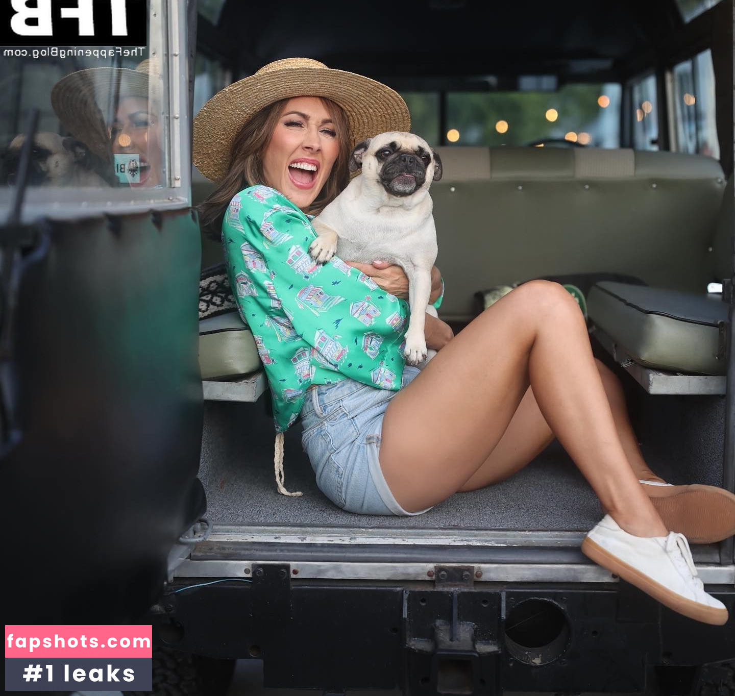 Erin Coscarelli gallery photo #6