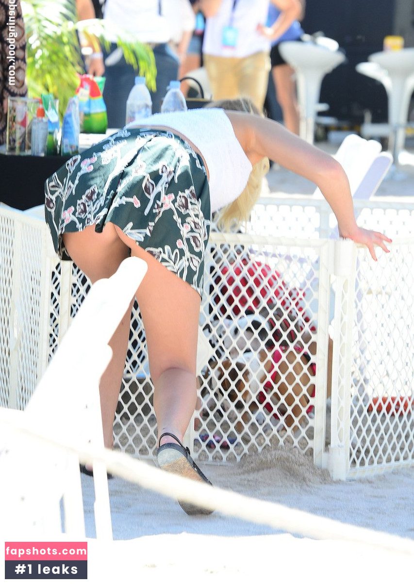 Erin Heatherton gallery photo #112