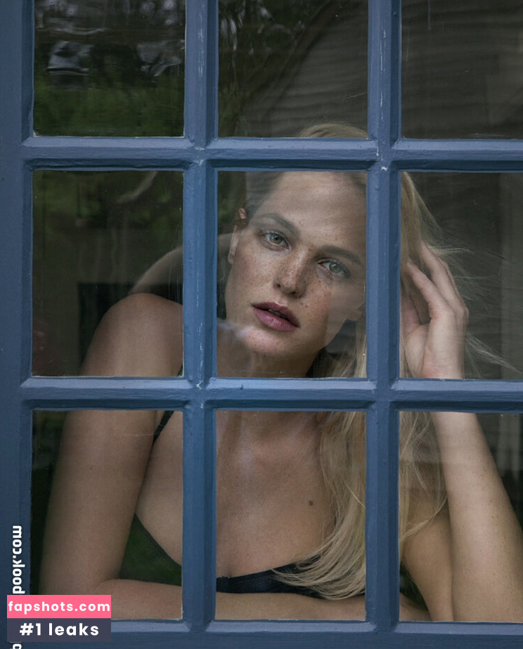 Erin Heatherton gallery photo #17