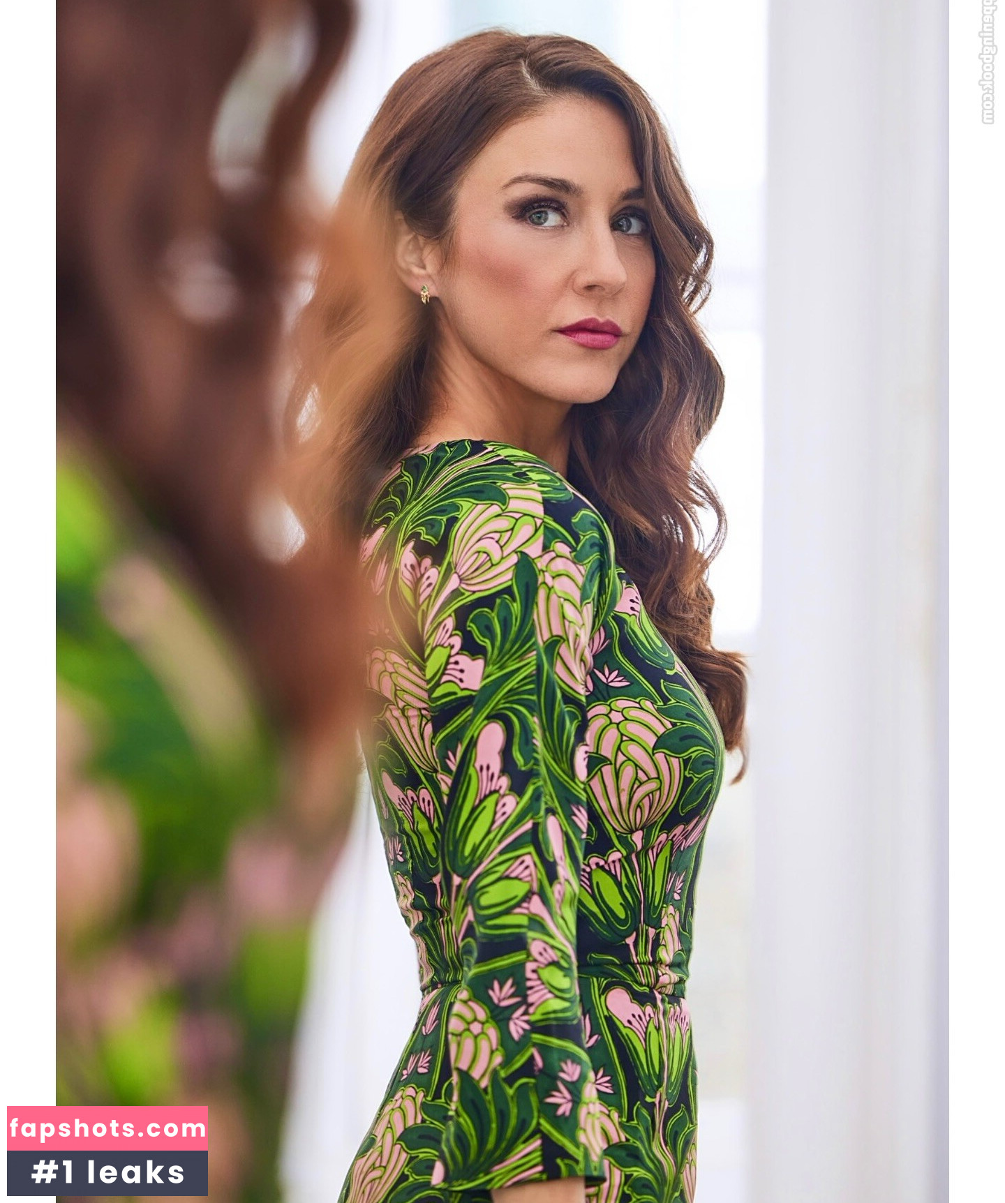 Erin Karpluk gallery photo #2