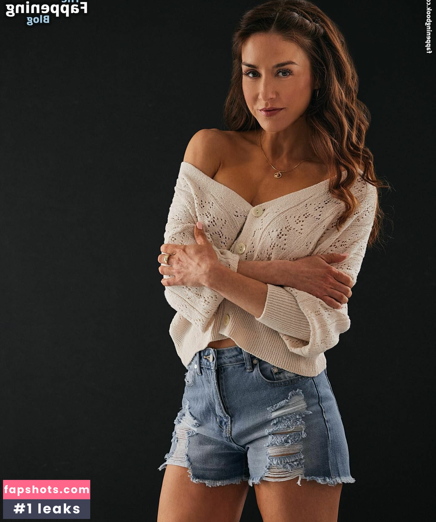 Erin Karpluk gallery photo #12