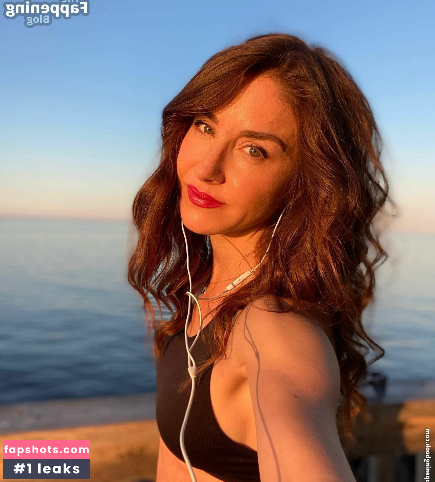 Erin Karpluk gallery photo #13