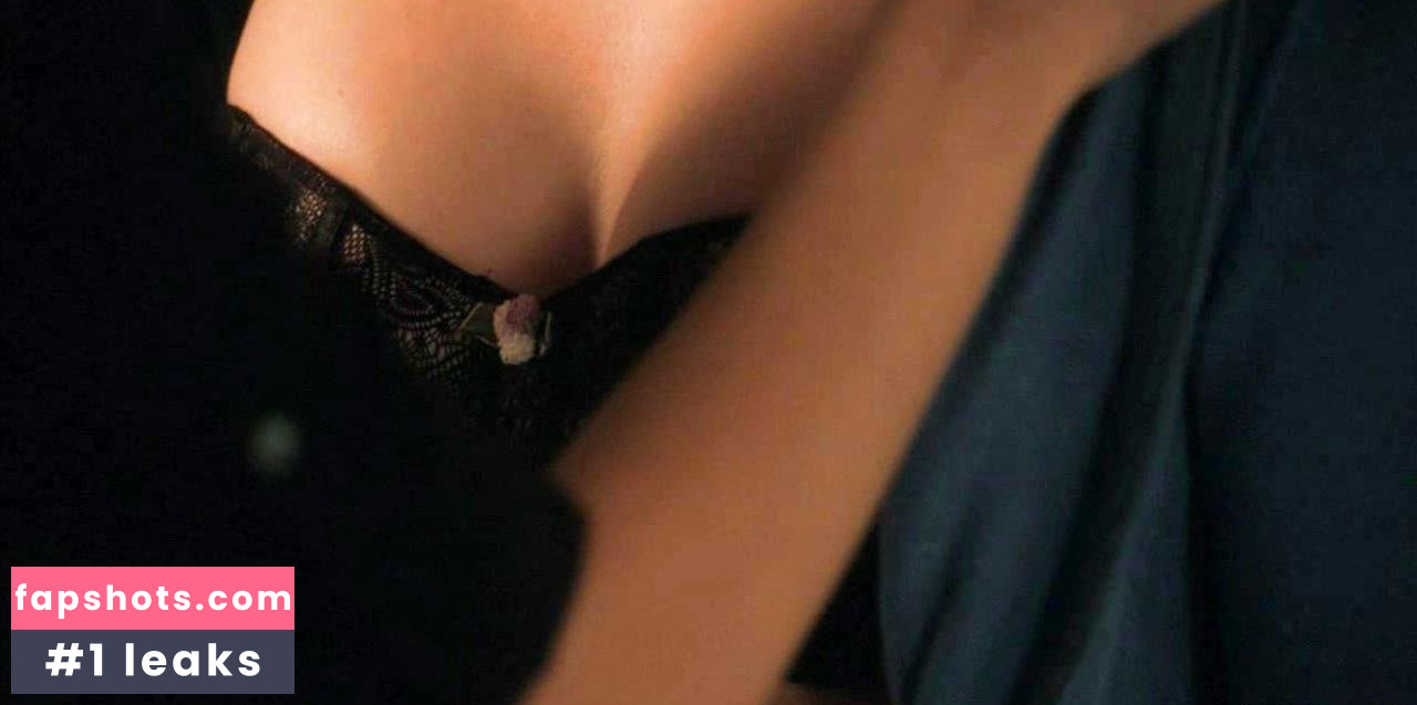 Erin Karpluk nude babe gallery