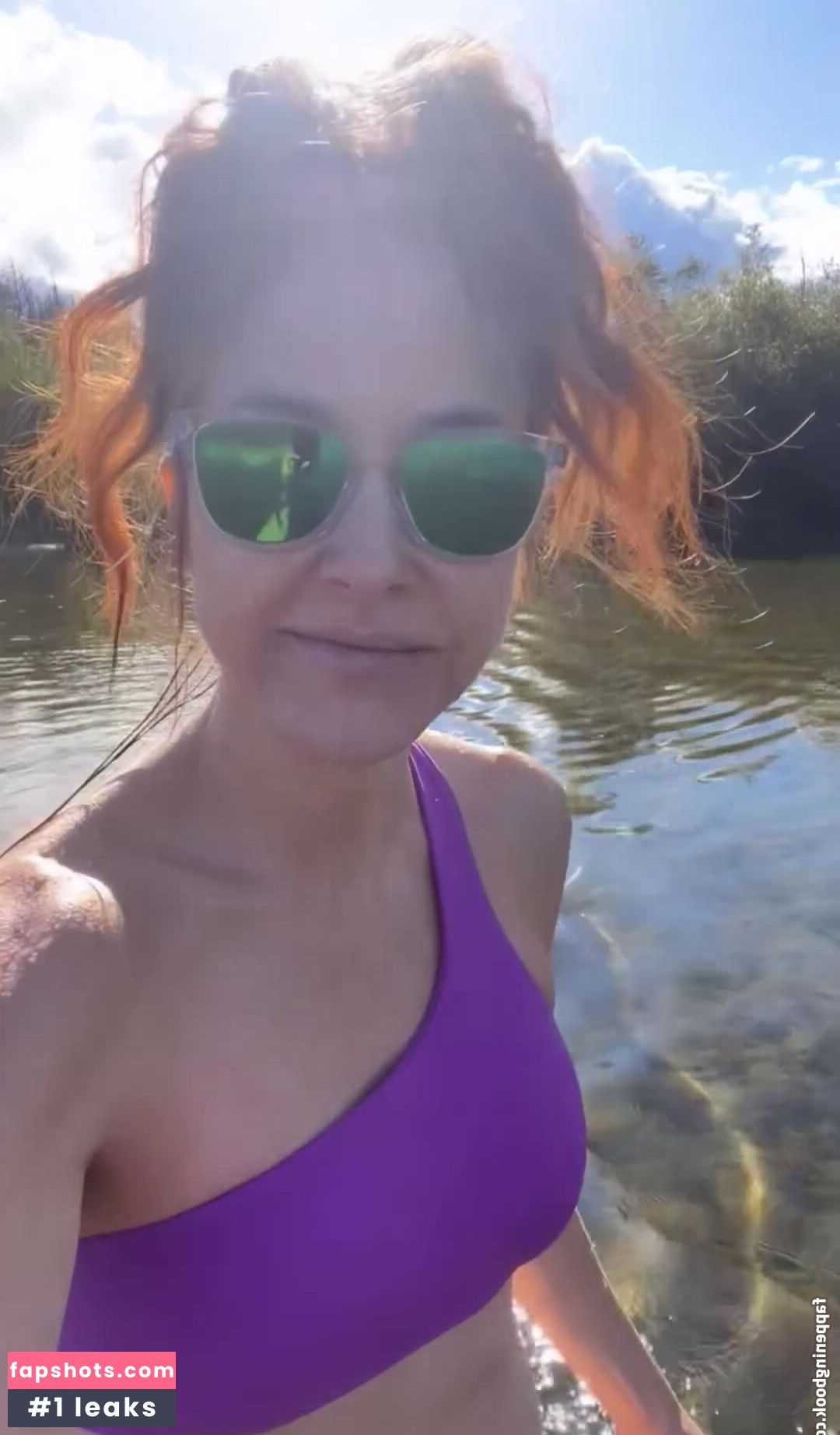 Erin Karpluk gallery photo #5