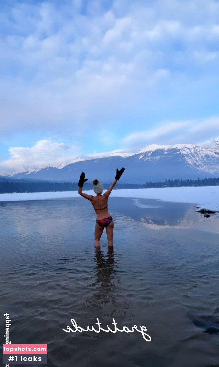 Erin Karpluk gallery photo #6