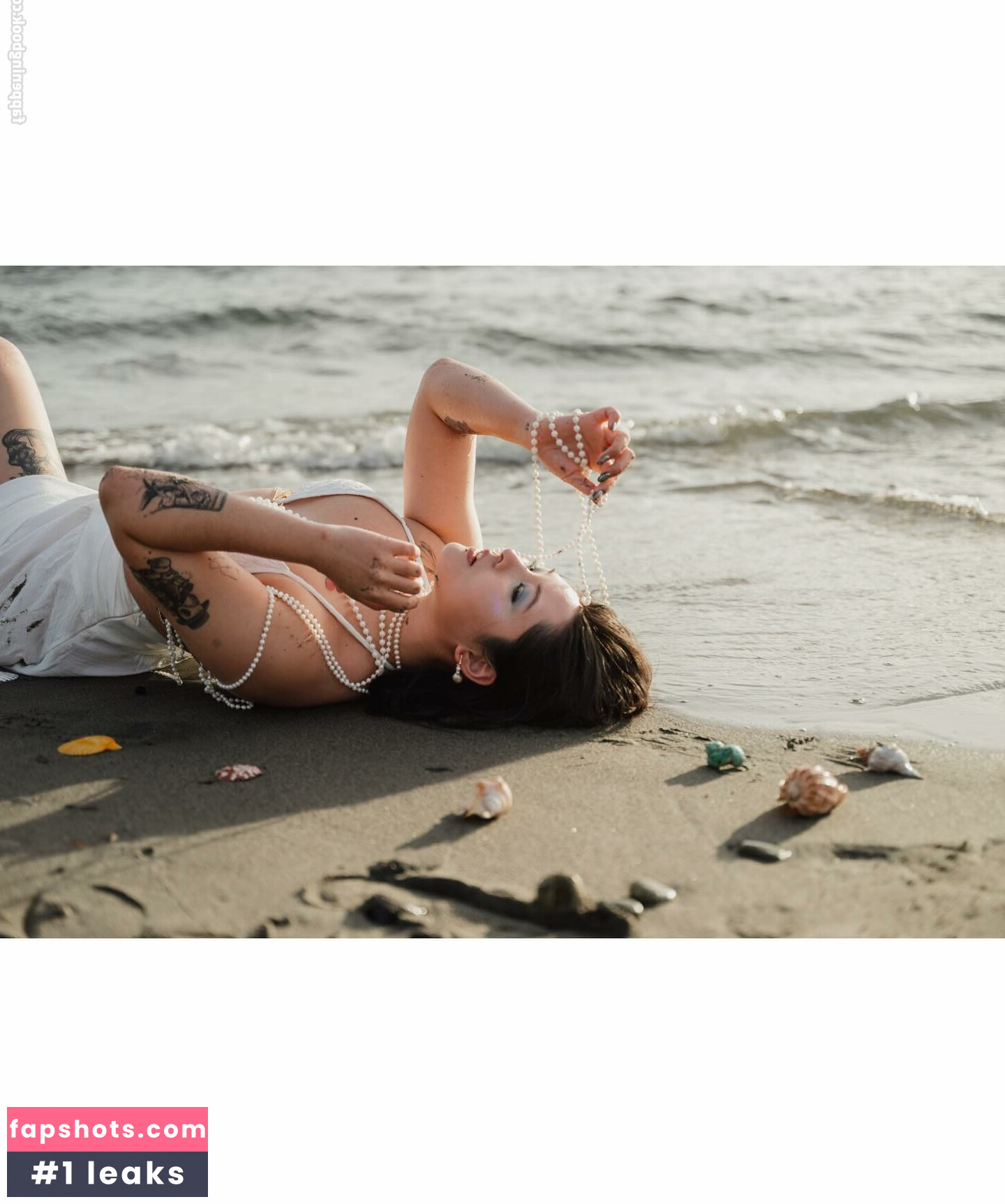 Erin Li gallery photo #12