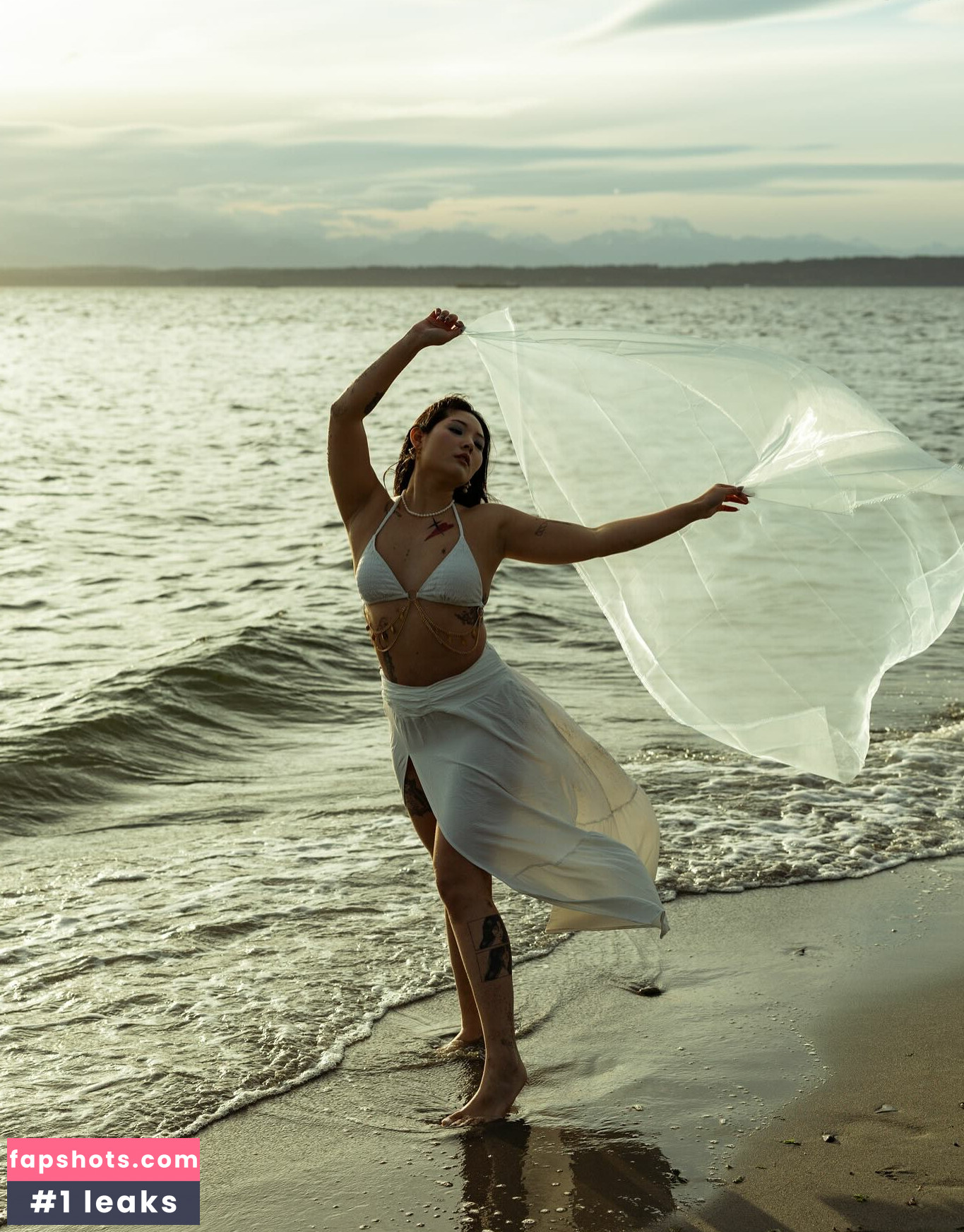 Erin Li gallery photo #8