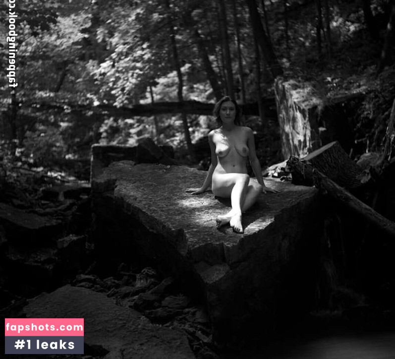 Erin gallery photo #4