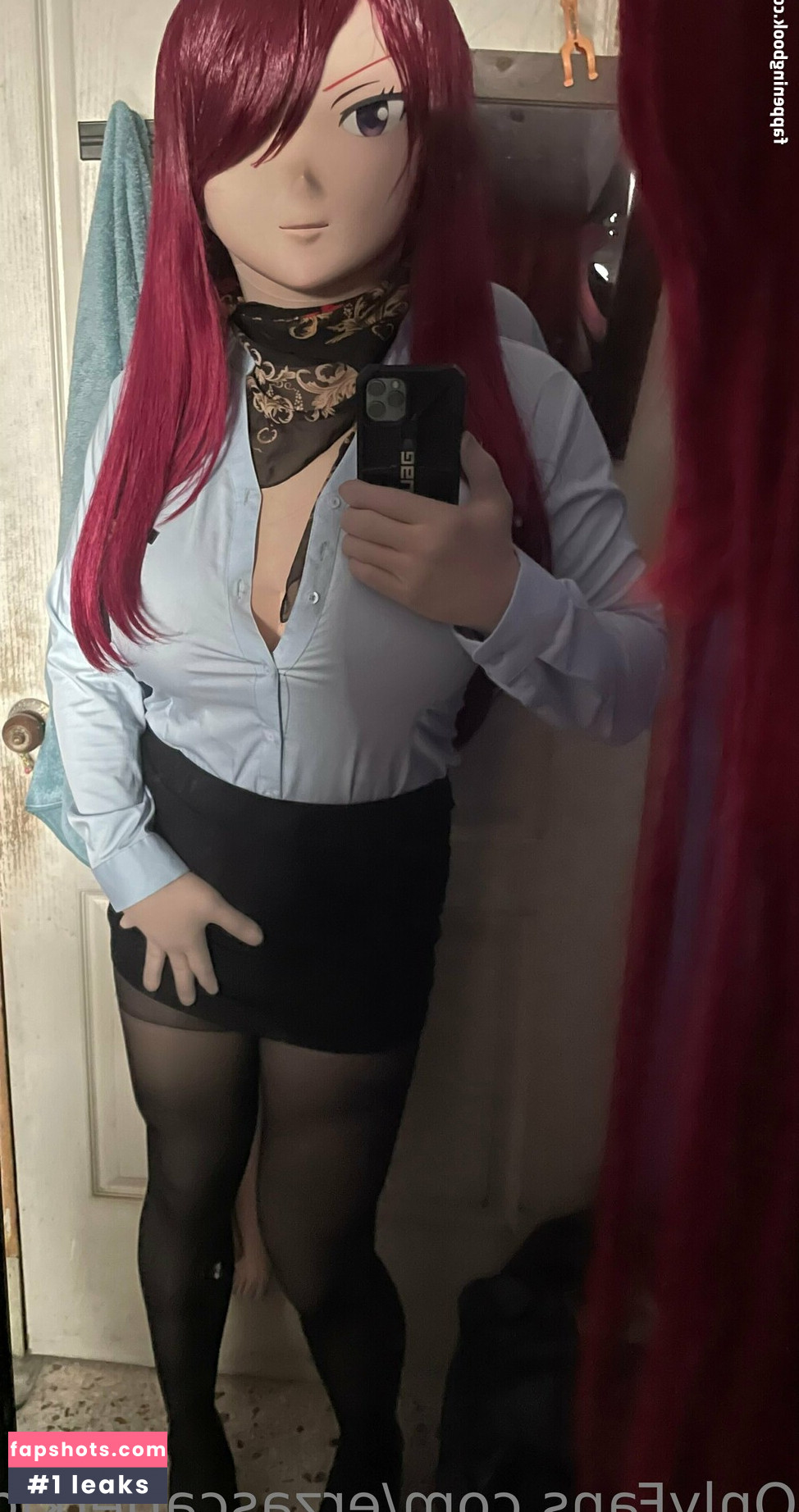 erzascarletkig nude babe gallery