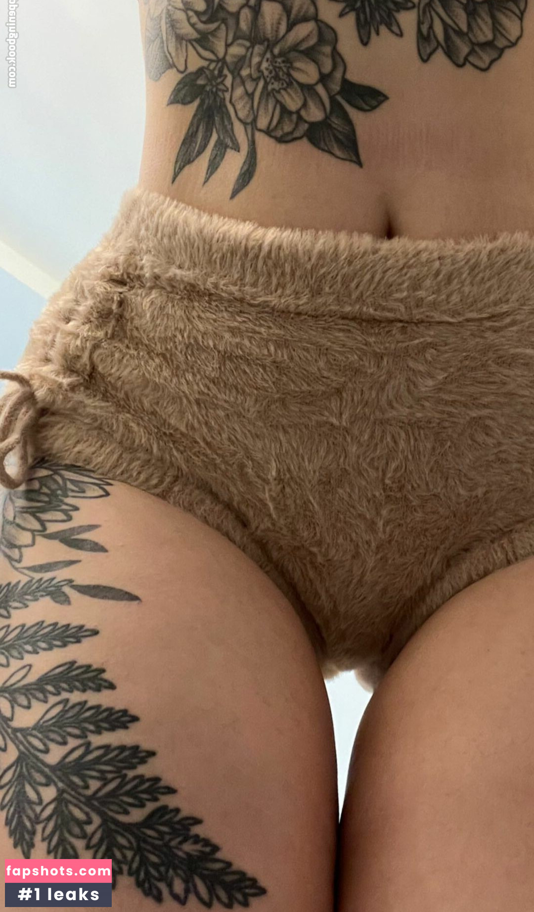 Es.lain gallery photo #339