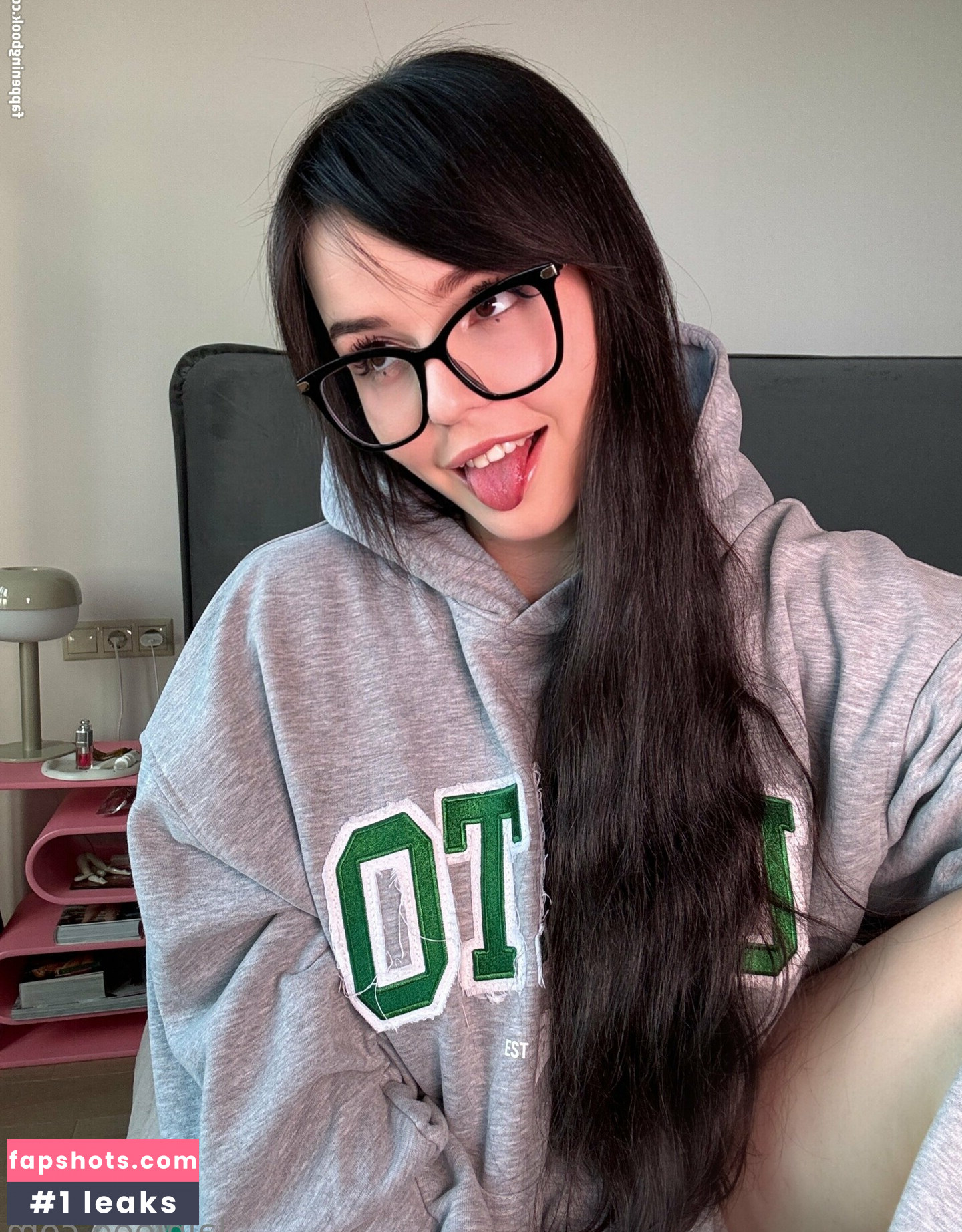 Es.lain gallery photo #62