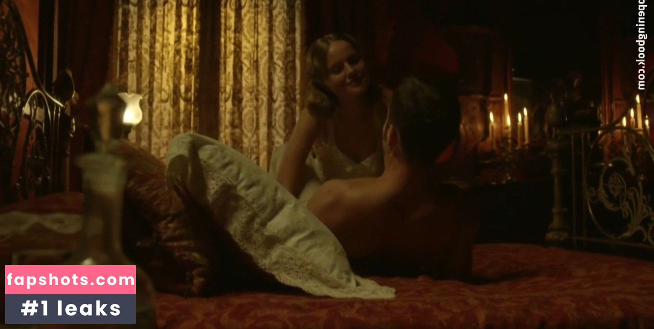 Esmeralda Moya gallery photo #10