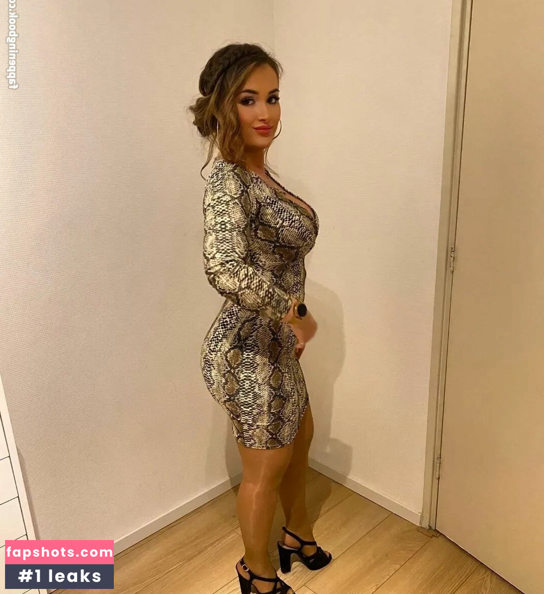 Esmeralda gallery photo #33