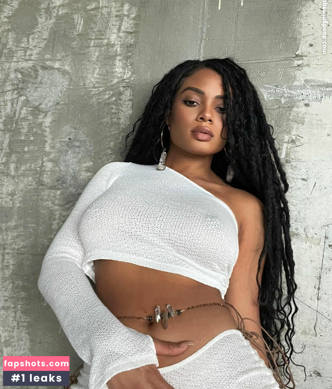 Essence Tatiana gallery photo #12