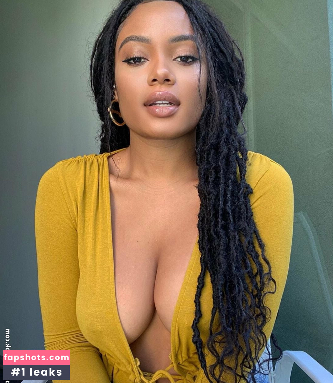 Essence Tatiana gallery photo #3