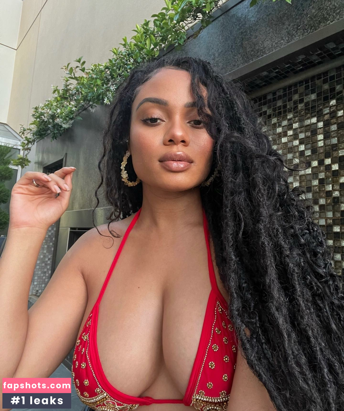 Essence Tatiana gallery photo #8