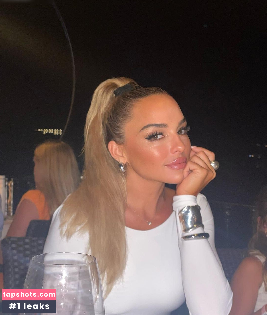 Estefania Küster nude babe gallery