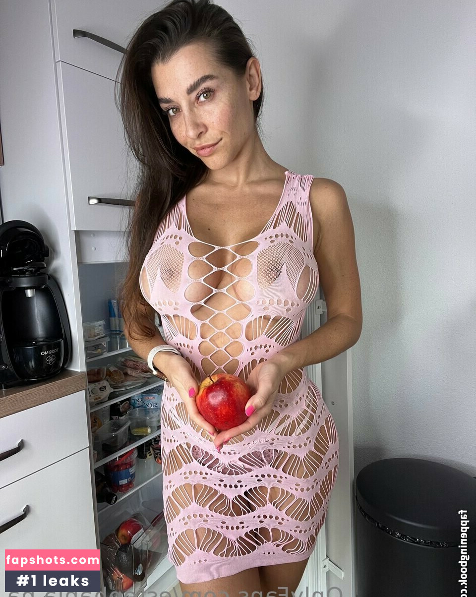 Estephania nude babe gallery