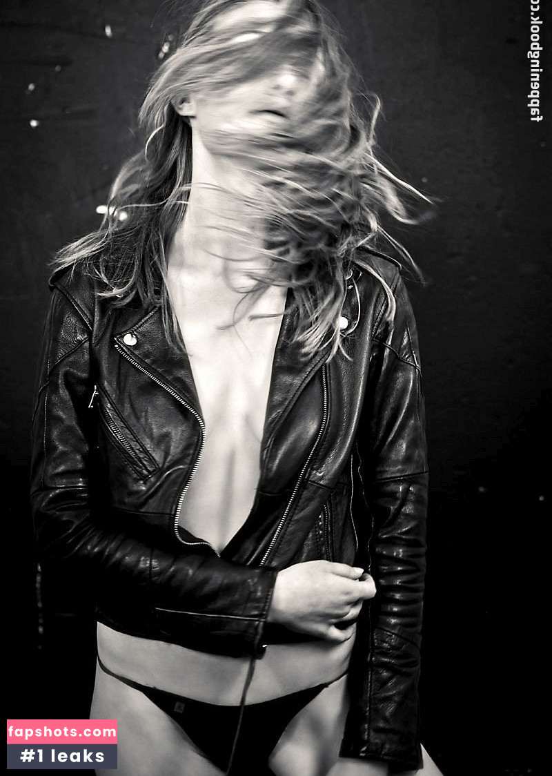 Esther Cronin gallery photo #5