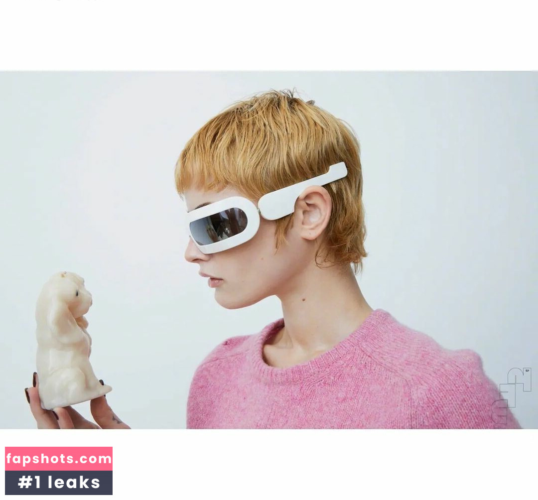 Esther McGregor gallery photo #11