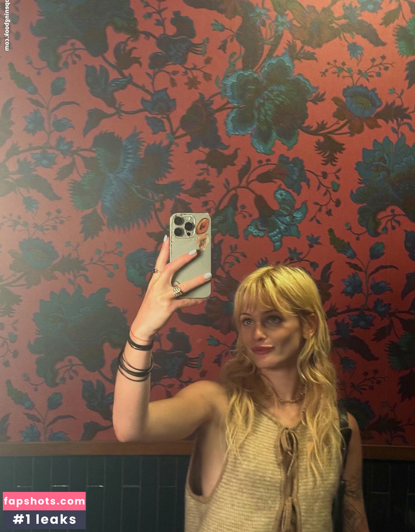 Esther McGregor gallery photo #4