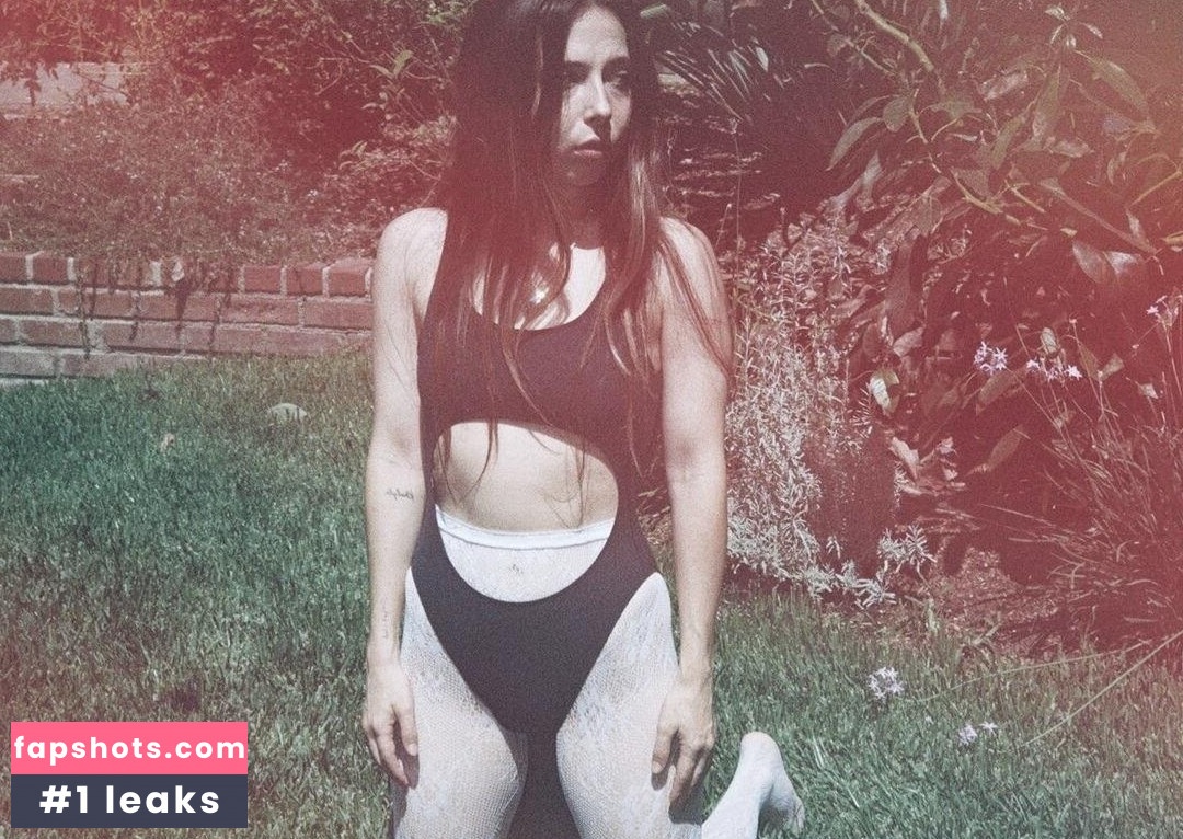 Esther Povitsky gallery photo #26