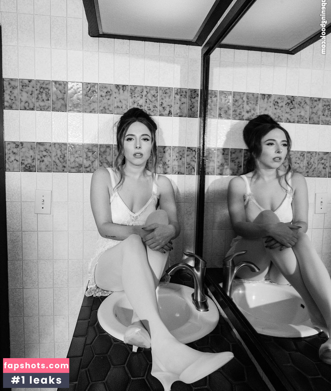 Esther Povitsky gallery photo #36