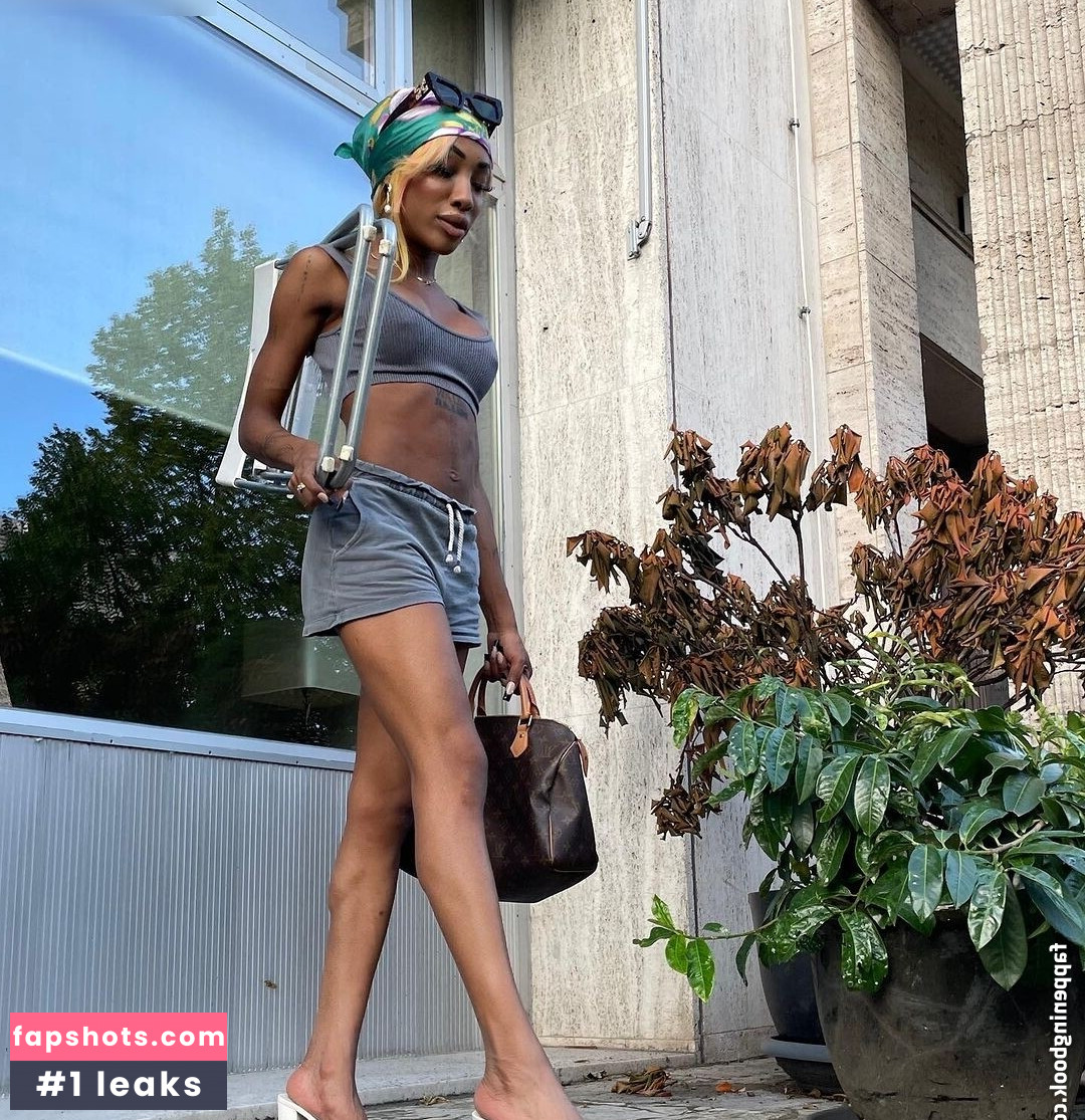 Eunique nude babe gallery